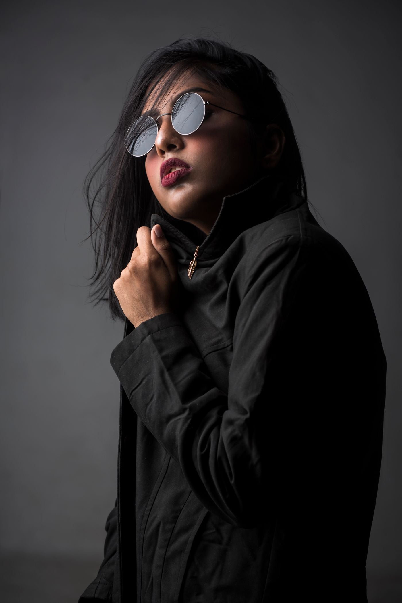 Portrait of a model with a soft summer streetwear look and clear face detail